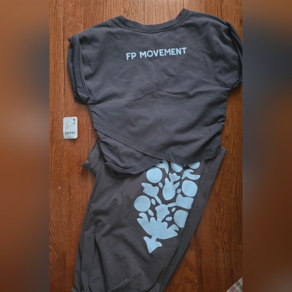 NWT FP Movement Hot Shot Logo Crossover Set Dark Shadow - Picture 8 of 15